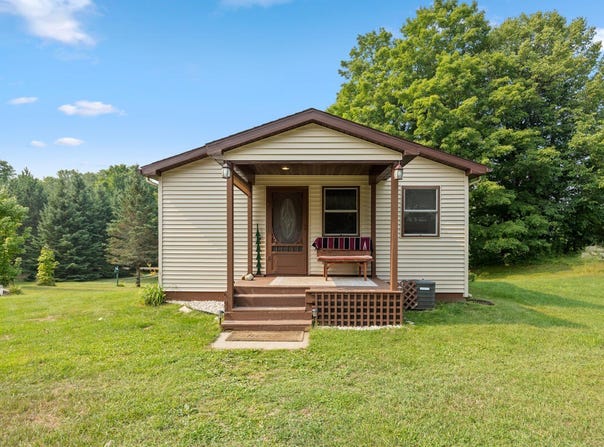 11290 E 7 Mile Road, Tustin, MI 49688