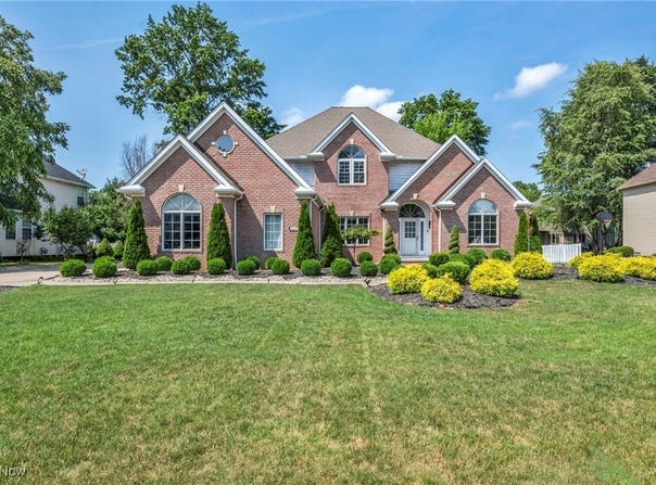 25726 Laura Lane, Westlake, OH 44145
