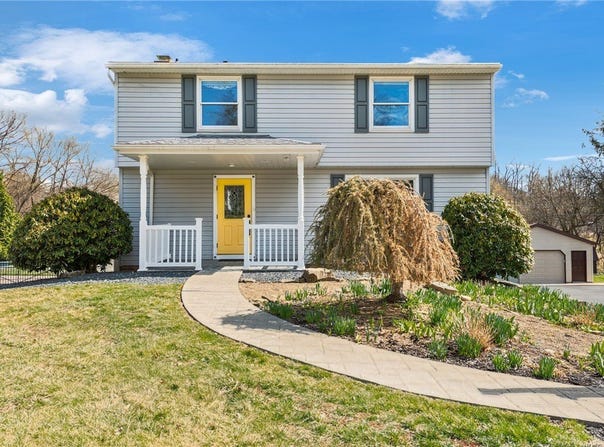 1855 IVANHOE DR, North Huntingdon, PA 15642