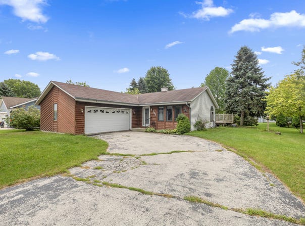 225 Heritage St, Belgium, WI 53004