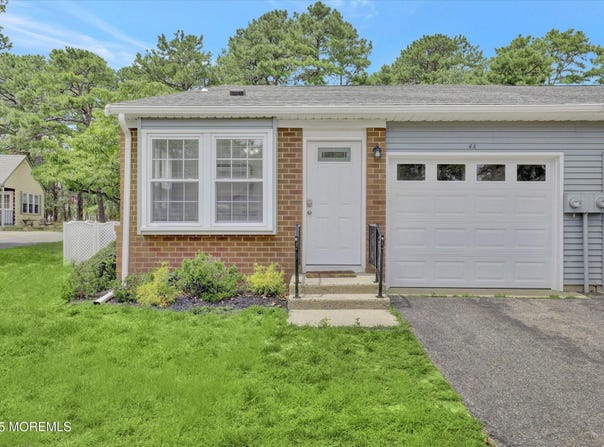 4 Pembroke Lane, Whiting, NJ 08759
