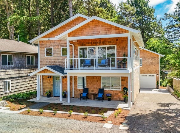 143 E TANANA AVE, Cannon Beach, OR 97110
