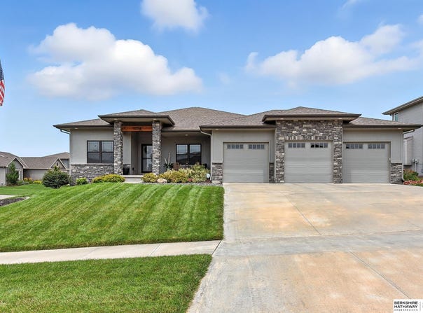 11518 Cooper Street, Papillion, NE 68046