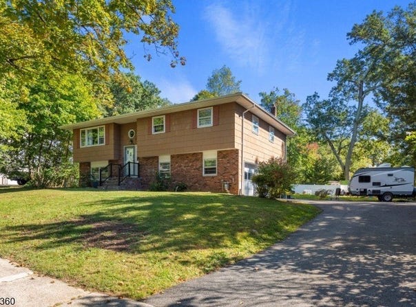 4 Horizon Dr, Roxbury Twp., NJ 07876-1403