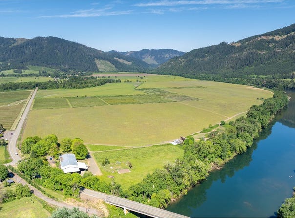 687 HUBBARD CREEK RD, Umpqua, OR 97486