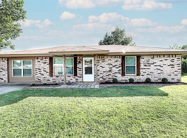 1320 Eldorado Street, Bowie, TX 76230