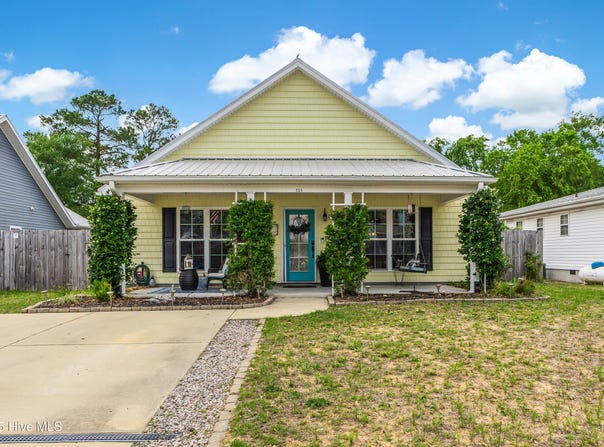 131 NE 33rd Street, Oak Island, NC 28465