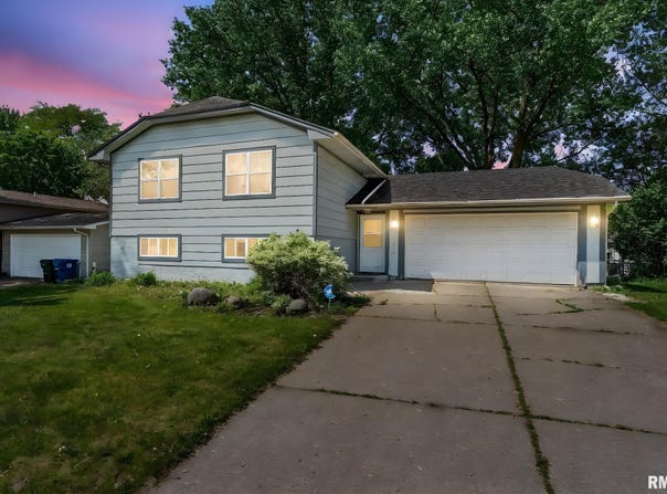 5812 N THORNWOOD Avenue, Davenport, IA 52806