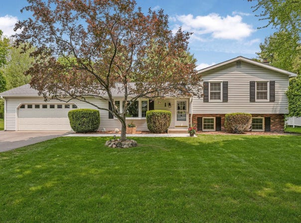 7927 Peaceful Valley Road, Williamsburg, MI 49690