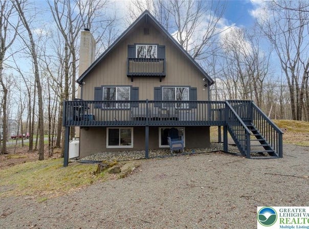 1738 Clover Road, Tobyhanna Twp, PA 18334