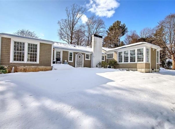 22 Lantern Lane, Barrington, RI 02806