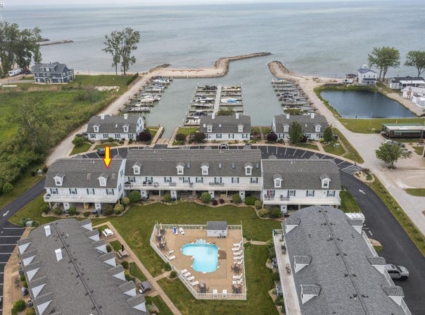 89 N Schooner Point Drive, Port Clinton, OH 43452-9111