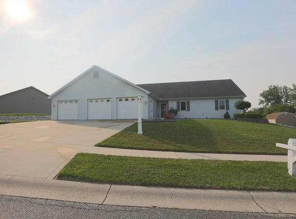 327 Hillside Avenue, Roanoke, IN 46783-8815