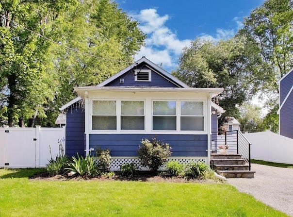 22 Douglas Rd, Ashland, MA 01721