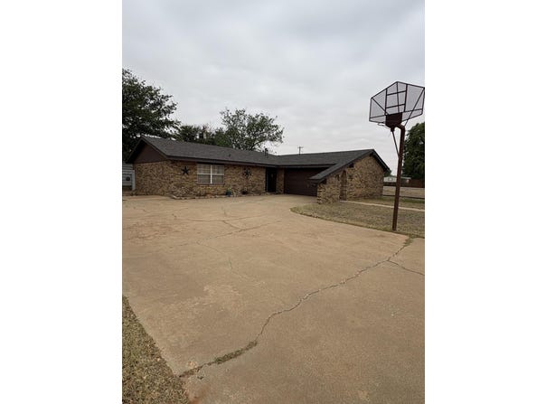803 S Howell Street, Brownfield, TX 79316