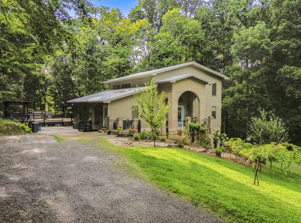 11980 Waterhouse Lane, Glade Spring, VA 24340