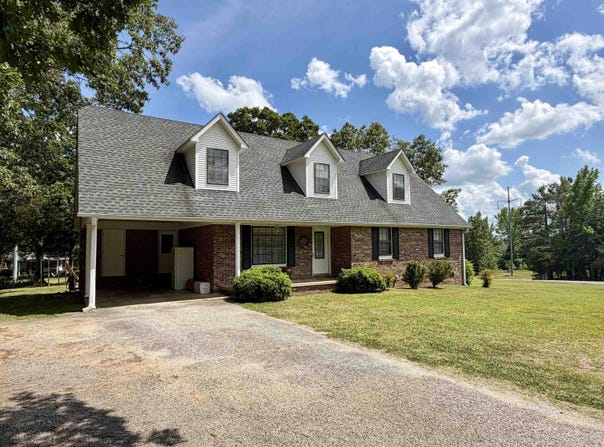 142 TREECE St, Selmer, TN 38375-3216