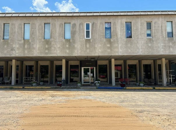 6250 Grand Central Avenue, Vienna, WV 26105