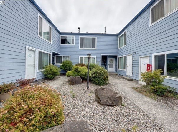870 S HOLLADAY DR, Seaside, OR 97138