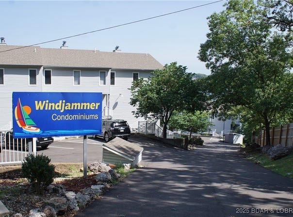 64 Windjammer Court, Lake Ozark, MO 65049