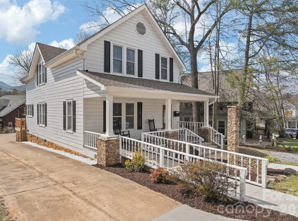 89 Walnut Street, Waynesville, NC 28786