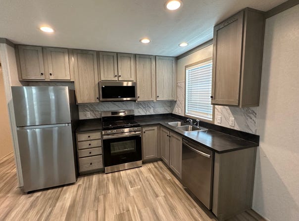 25696 Nuway Avenue, Warren, MI 48091