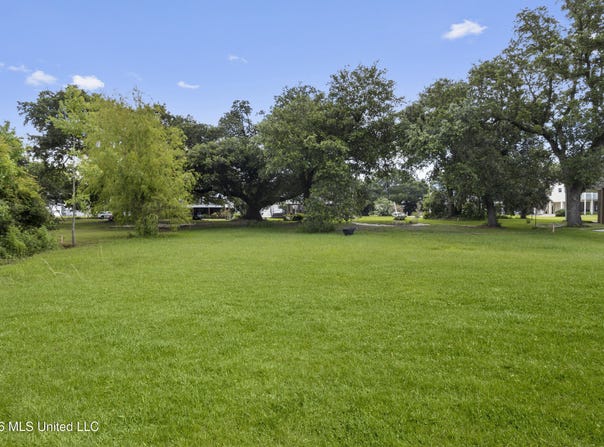 Elliot Avenue, Pass Christian, MS 39571