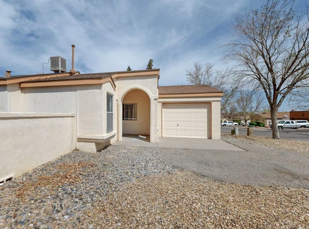 900 CHARLES Drive NE, Rio Rancho, NM 87144