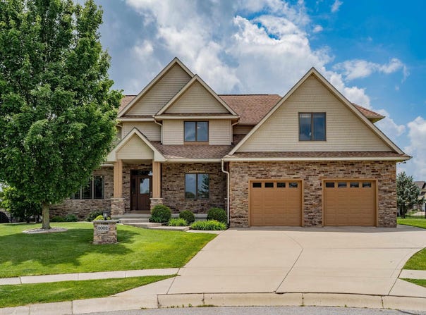 2002 Falcon Ridge Court, Fort Wayne, IN 46845