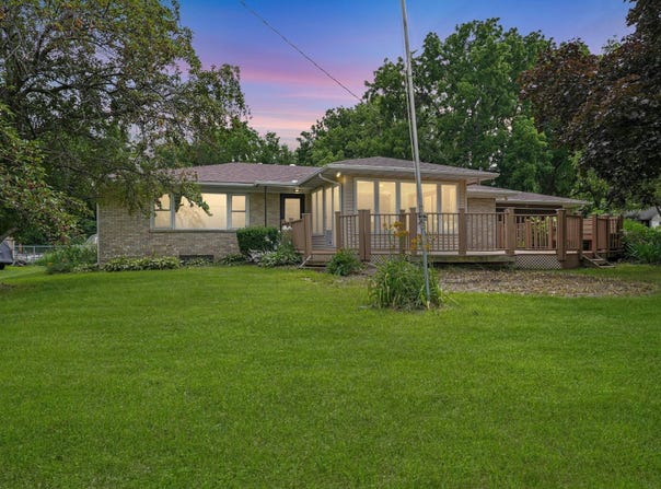 4714 E Washburn Road, Washburn, IA 50702