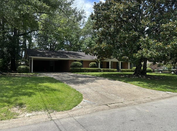 605 Woodland Hills, Hattiesburg, MS 39402