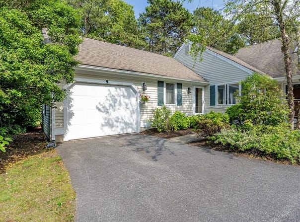 9 Pacific Avenue, Mashpee, MA 02649