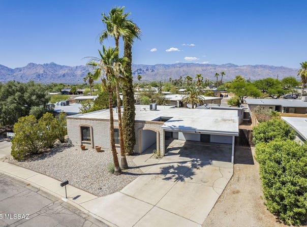 9415 E Simon Place, Tucson, AZ 85710