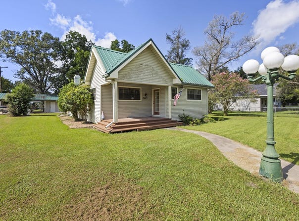 2127 Florida St, Nome, TX 77629