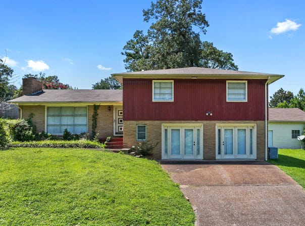 110 Elmwood Dr, Sheffield, AL 35660