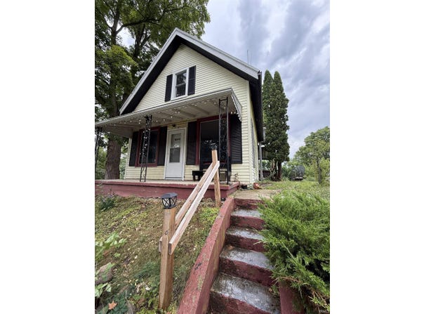 204 S Graceland Avenue, Claypool, IN 46510