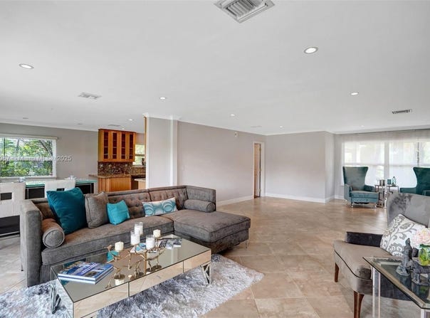 2849 NE 14th Ave, Wilton Manors, FL 33334