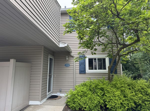 773 Kirts Boulevard, Troy, MI 48084