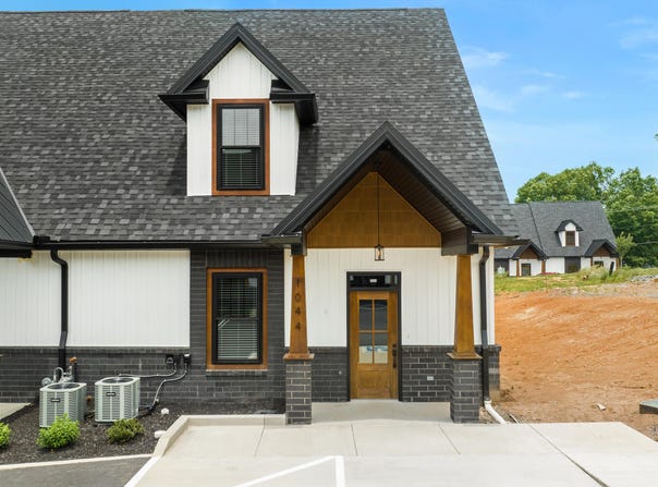 1044 Watch Hill Way, Sevierville, TN 37862