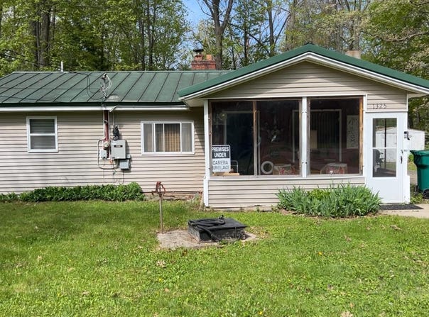 1325 James, Harrison, MI 48625