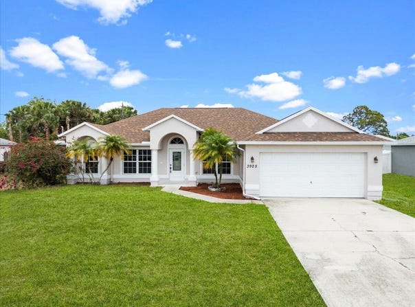 3925 SW Helmlinger Street, Port Saint Lucie, FL 34953