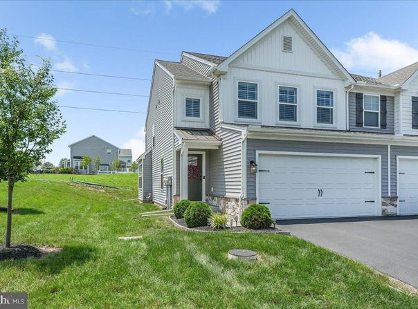 300 HAYWARD CT, POTTSTOWN, PA 19464