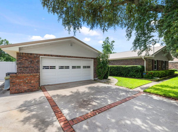 21 Pebble Beach Drive, Shalimar, FL 32579