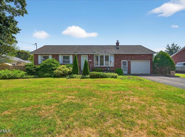 13 Bertone Drive, Rotterdam, NY 12306