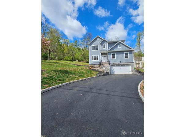 518 Cardinal Lane, Green Brook, NJ 08812