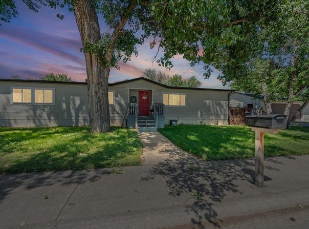 805 Edmunds Street, Belle Fourche, SD 57717