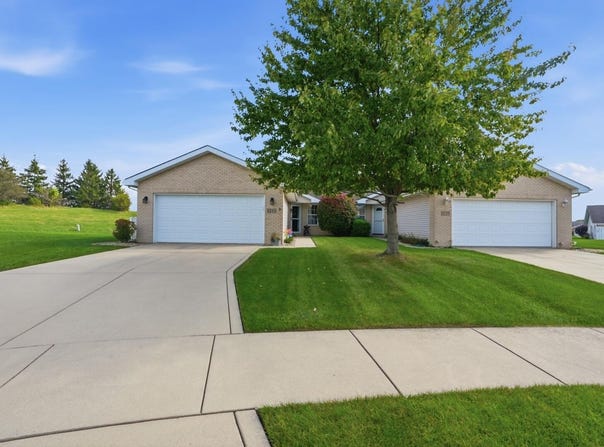 1233 W 82nd Lane, Merrillville, IN 46410