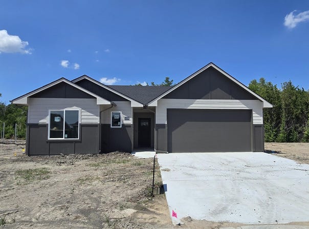 1220 SE 8th, Newton, KS 67114
