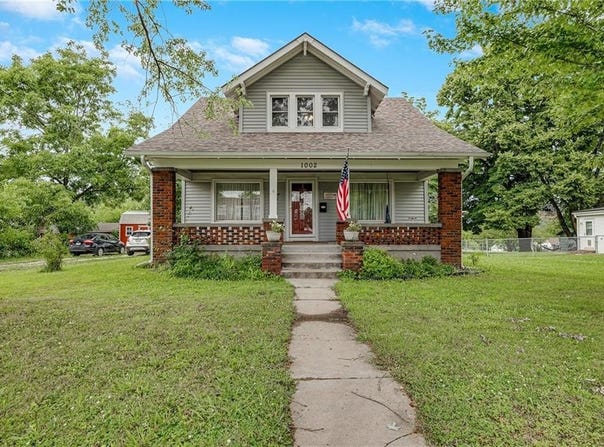 1002 S Olive Street, Holden, MO 64040