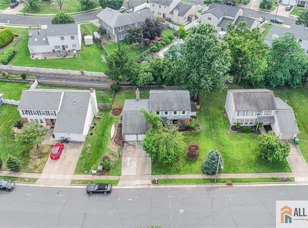 29 Wintergreen Avenue, Edison, NJ 08820